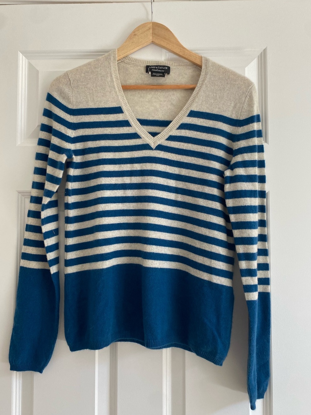 Cashmere Blue and Cream Striped V-Neck Sweater, Sz M